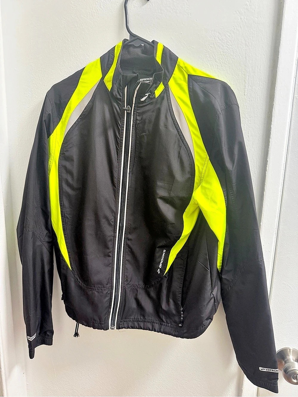 Brooks Shelter Technology Running Jacket Size Medium